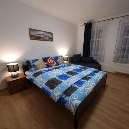 Apartman V Krusnych Horach-Free Parking ヤーヒモフ エクステリア 写真