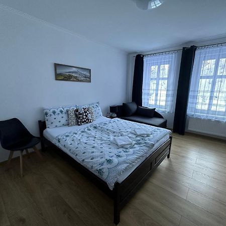 Apartman V Krusnych Horach-Free Parking ヤーヒモフ エクステリア 写真