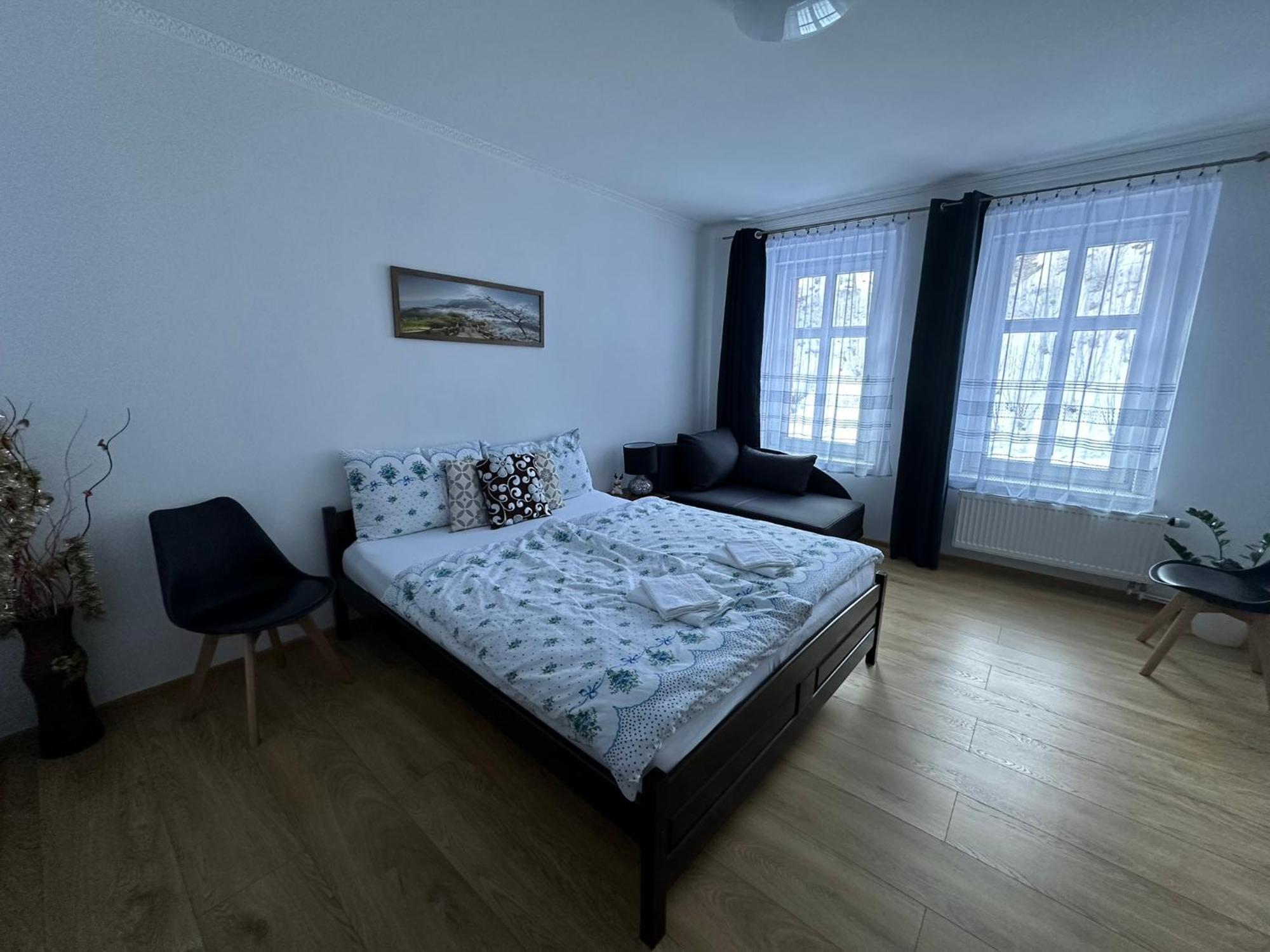 Apartman V Krusnych Horach-Free Parking ヤーヒモフ エクステリア 写真