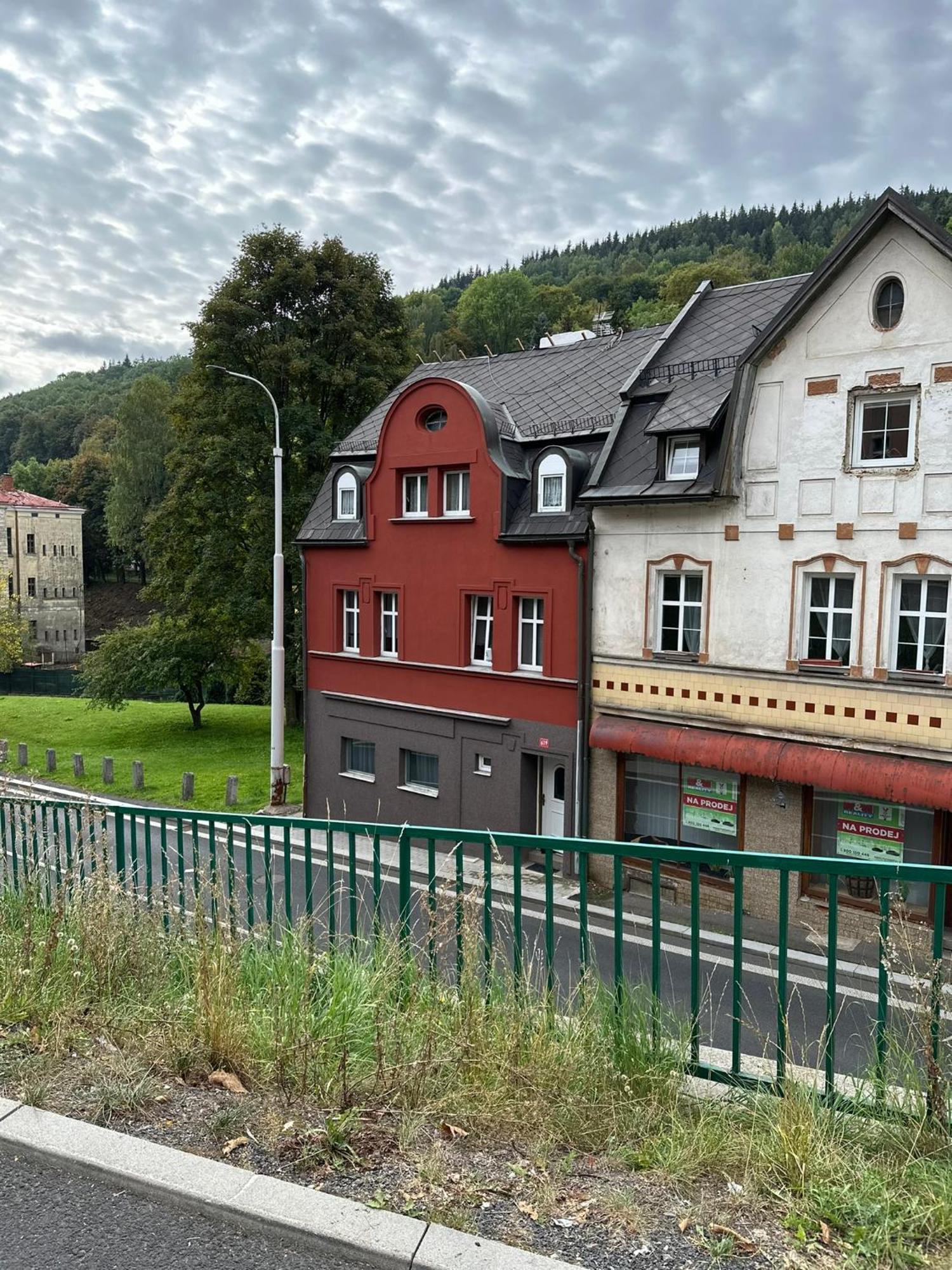 Apartman V Krusnych Horach-Free Parking ヤーヒモフ エクステリア 写真