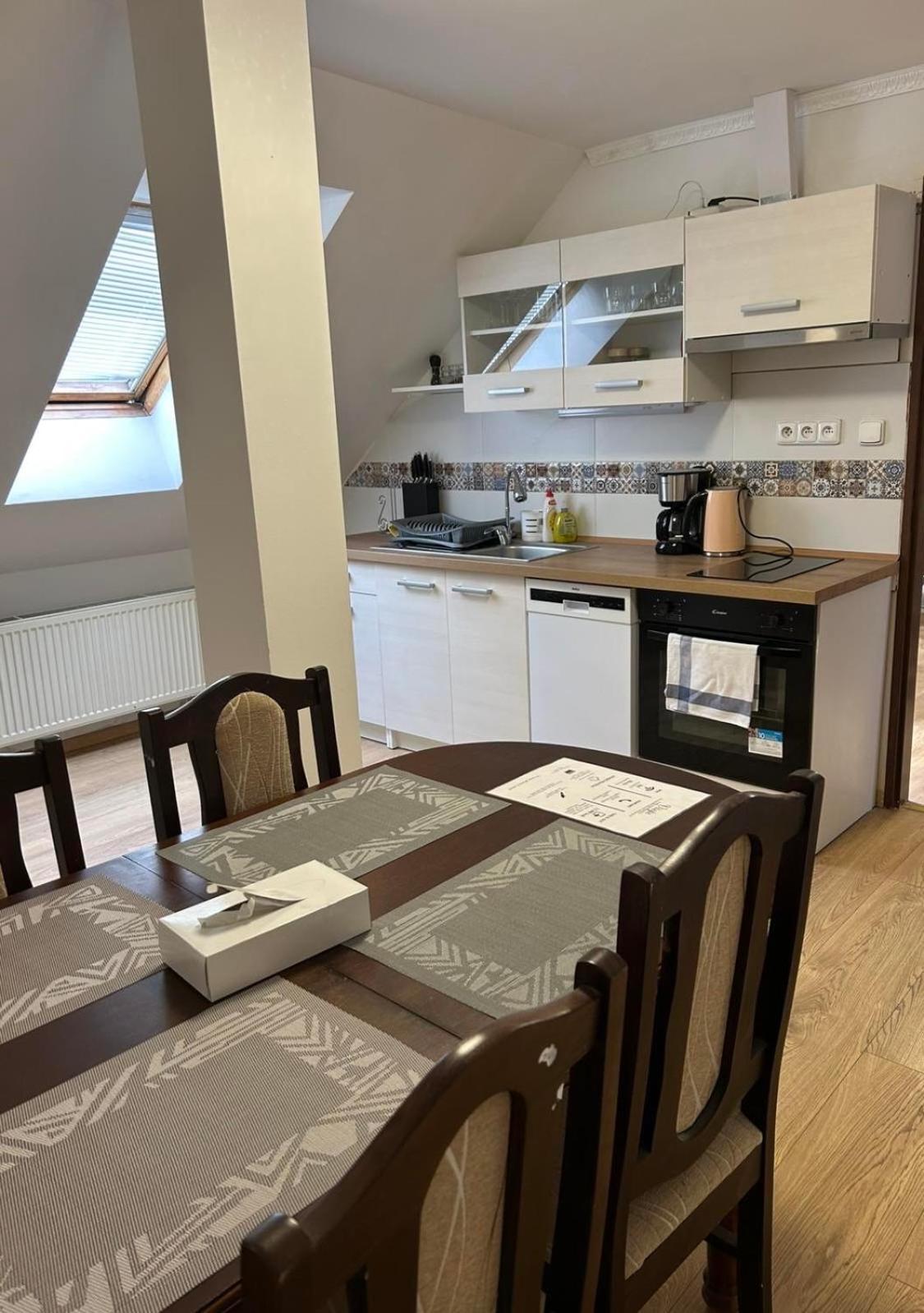 Apartman V Krusnych Horach-Free Parking ヤーヒモフ エクステリア 写真